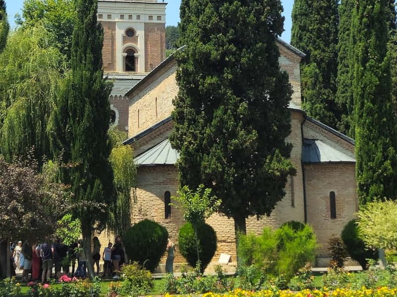 One-day tour in Kakheti with a guide and free wine tasting - Mzgigul with local farmers: home-style wine and sweets