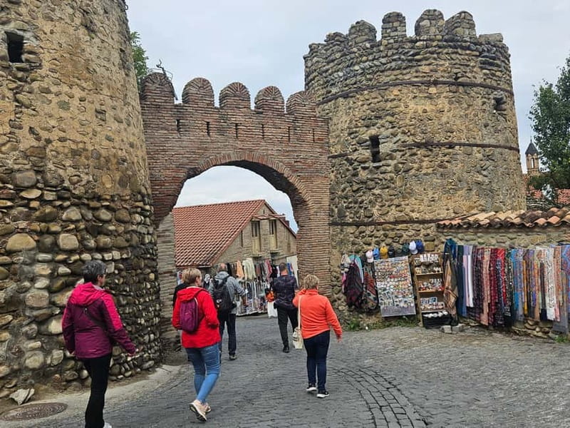 One-day tour in Kakheti with a guide and free wine tasting - Signaghi: a Tuscany-like town walk with guided orientation