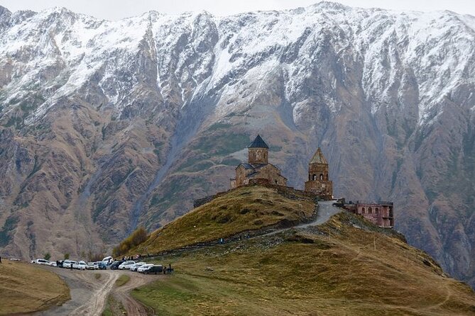 One-day tour to the Magnificent Kazbegi - Zhinvali Water Reservoir: short stop, big payoff