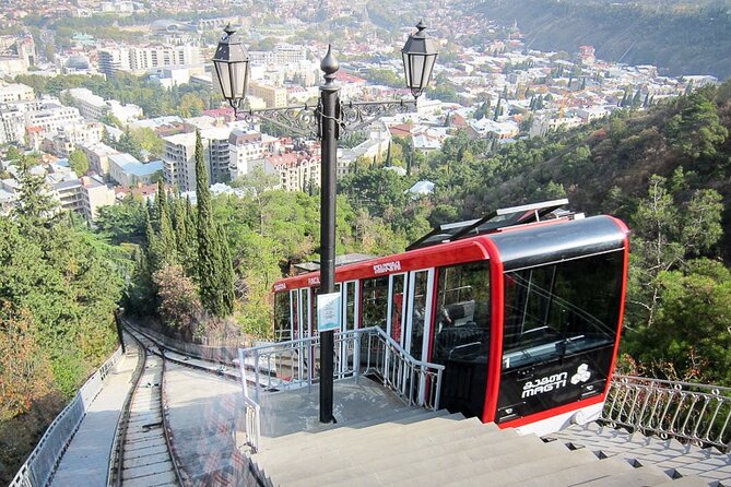 Panoramic city tour Tbilisi - Sololaki and the Embassy District: neighborhoods with different textures