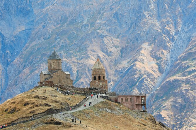 Private Day Tour to Kazbegi and Gudauri - Stepantsminda time: Rooms Kazbegi as a mountain reset