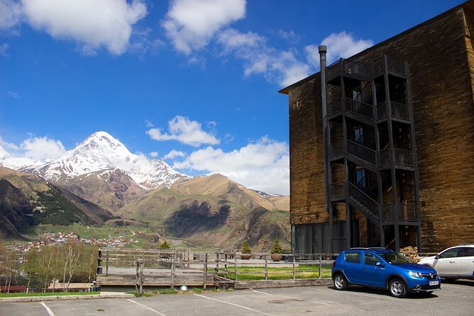 Private day trip to the Caucasus mountains and the Russian border - The ride out of Tbilisi: heated comfort and pickup that actually helps