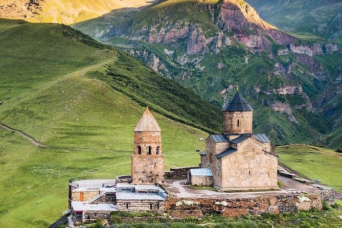 ️Private Full-Day Tour to Mtskheta and Kazbegi(stepantsminda) from Tbilisi - Ananuri Fortress Ensemble: 16th-Century Towers and Churches