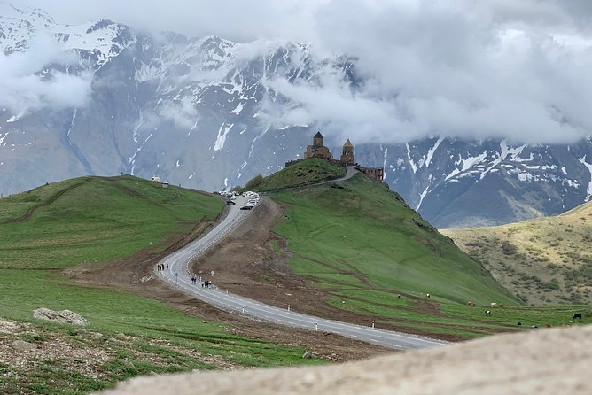 ️Private Full-Day Tour to Mtskheta and Kazbegi(stepantsminda) from Tbilisi - The Confluence Spot: A Quick Stop for Aragvi Color Contrast