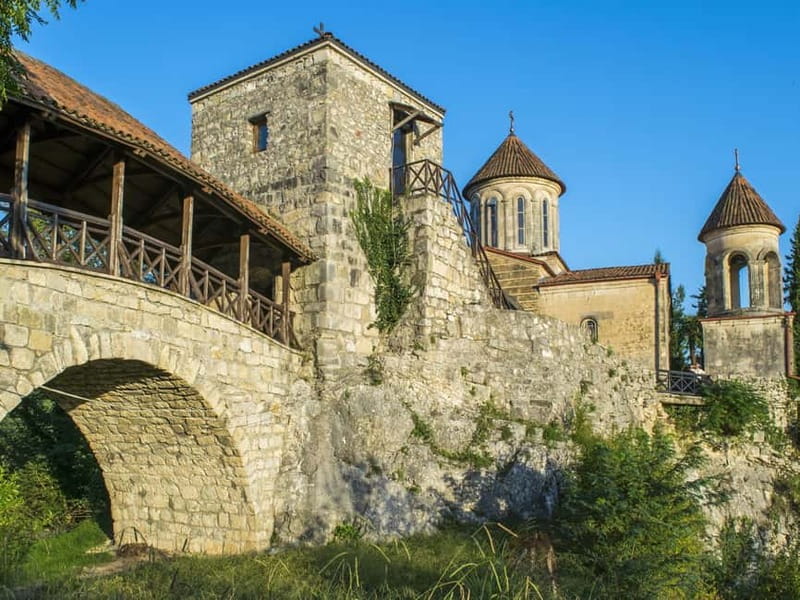 Private tour from KUTAISI: Bagrati, Gelati and Motsameta - Stop 1: Bagrati Cathedral for 30 Minutes of Panoramic Context