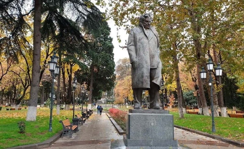 Revolutionary Tbilisi Walking Tour - Meet Giorgi, the Guide Who Makes the Period Feel Understandable