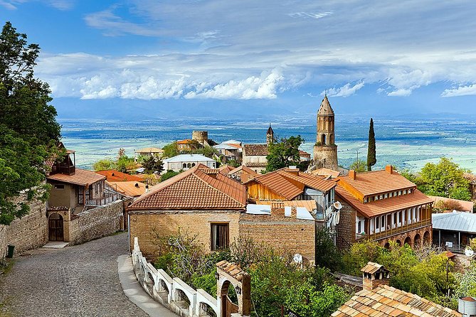 Sighnaghi city of love Private tour with Wine tasting - Wine tasting in a Signagi cellar, with Georgia’s winemaking roots in context
