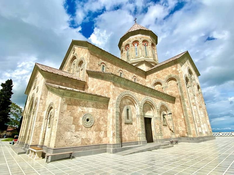 Sighnaghi, David Gareja & Rainbow mountains Private tour - Udabno break: khachapuri in the only village nearby