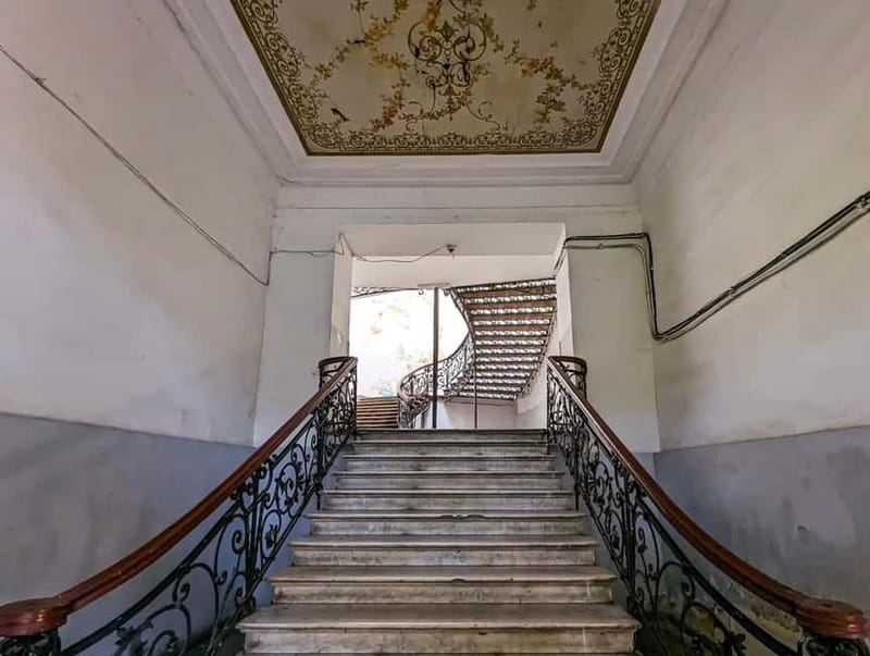 Sololaki - Urban Legends Walk of Bourgeoisie & Haunted Flats - A Supposedly Haunted House Stop, Explained Like a Story