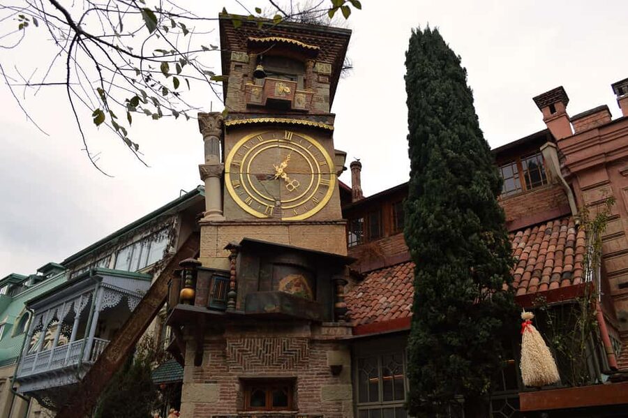 Tbilisi: Afternoon Walking tour & wine tasting in Old Town - Meeting near Berikaoba: where to stand and what to bring