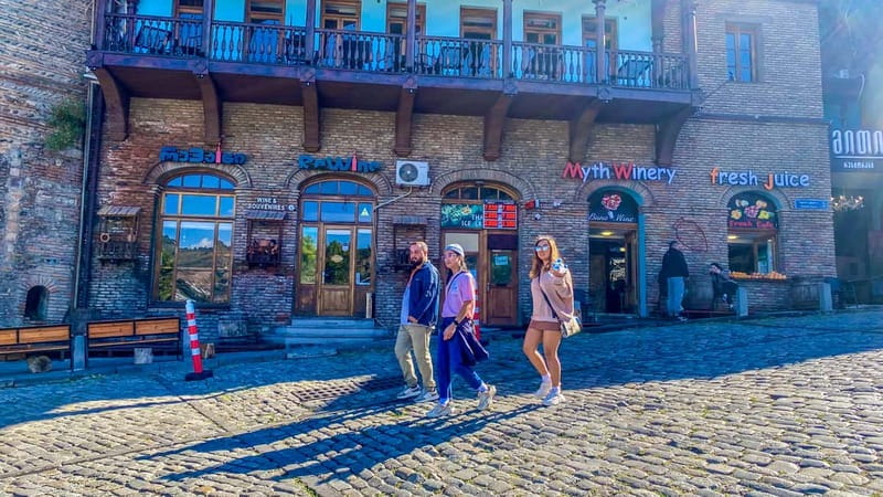 Tbilisi: City Highlights Guided Walking Tour - Local bakery break: Georgian pie and lemonade that hit the right spot