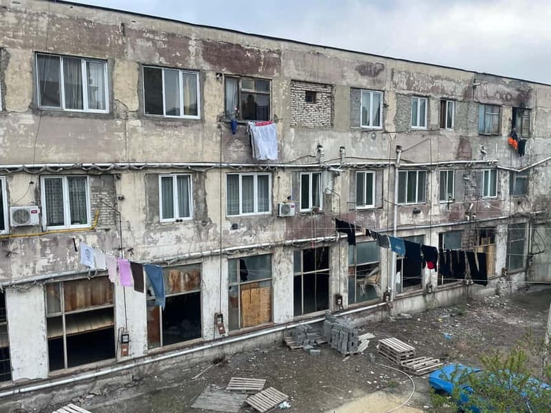 Tbilisi: Crime Stories & Hidden Tales Walking Tour - Entering the neighborhood: what Lasha focuses on first
