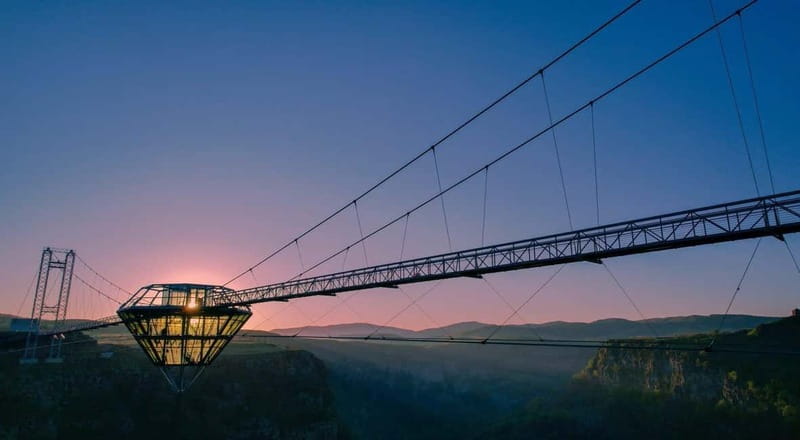 Tbilisi: Dashbashi Canyon and the Diamond Bridge Day Trip - Dashbashi Canyon Stop: Photo Moments, Falls, and a Moderate Hike