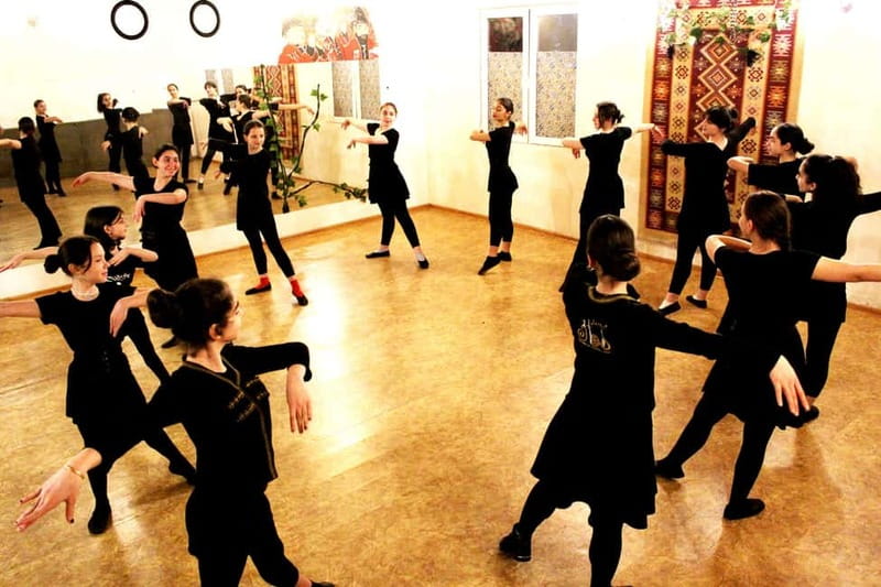 Tbilisi: Georgian Traditional Folklore Show in the city - Timing reality check: plan your evening with breathing room