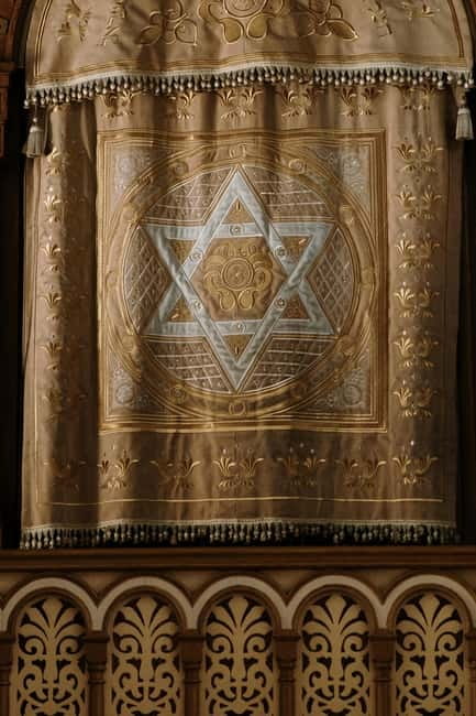 Tbilisi: Jewish Heritage Walking Tour - Leselidze Street Stories and the Included Kosher Wine Tasting