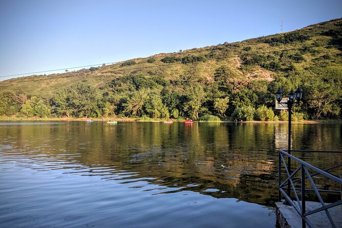 Tbilisi Lakes and Sightseeing tour - Vake Park: quick WWII memorial views plus a breather