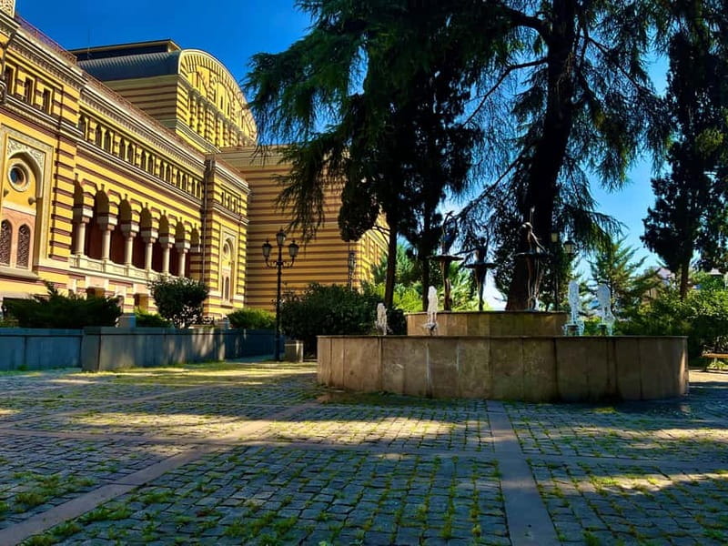 Tbilisi: Old & New City Guided Tour with 15 Tastings & Wine - Who this tour suits best, and who might not