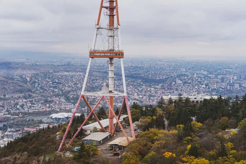 Tbilisi: Old Town Sights & Funicular Ride to Mtatsminda Park - Meeting Up and Getting Your Bearings in Tbilisi City Center