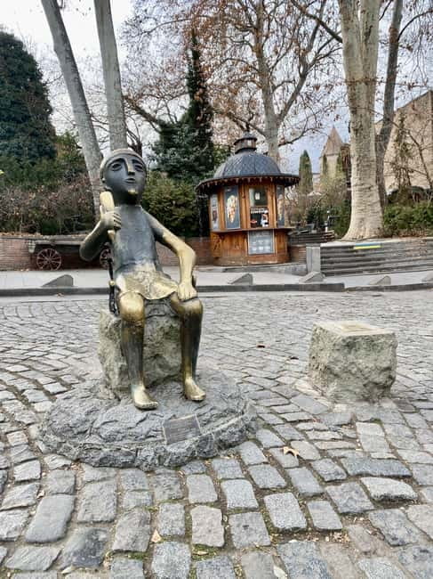 Tbilisi old town (Sololaki) 4 hours private walking tour - Metekhi Bridge shots at Vakhtang Gorgasali Square and Queen’s Palace views