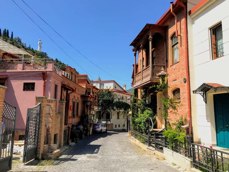 Tbilisi: Old Town Walking Tour - Must-See Attractions - Meidan Bazaar, the Puppet Theatre Clock Tower, and Bath District Quiet