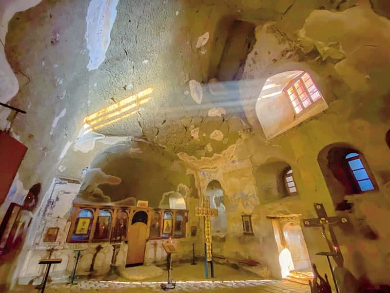 Tbilisi: Real Adventure – Gareja & Rainbow Desert 4x4 + Hike - Red mountains terrain and the walking rhythm on rocky ground