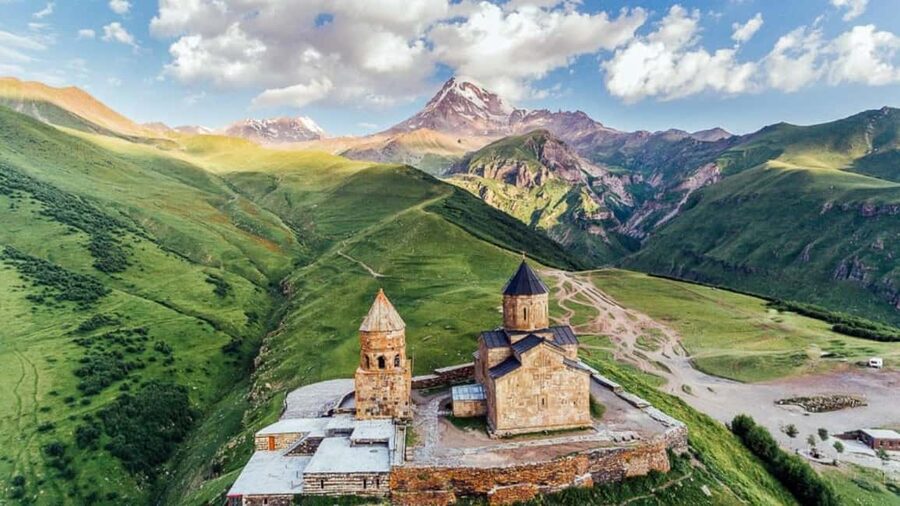 Tbilisi to Kazbegi Gudauri Ananuri Zhinvali Group GuidedTour - Guides and safe driving: why the day feels easier than DIY