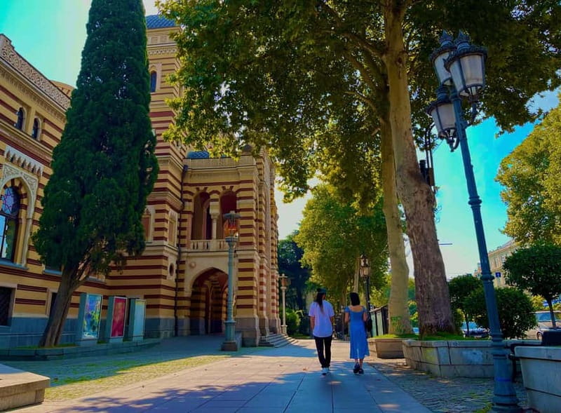 Tbilisi: Top 20 Highlights Guided Walking Tour with Tastings - Old Tbilisi walls, flower market, and the church-to-viewpoint rhythm