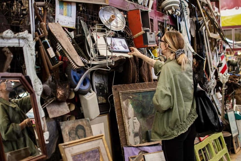 Tbilisi: Vintage Stores and Cafes Walking Tour with Coffee - How guides like Giorgi and Nodar make this tour feel worth it