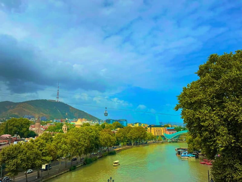 Tbilisi: Walking Tour of Main Highlights With Food & Wine - Ending at a local wine bar: tastings that set you up for the rest of your trip