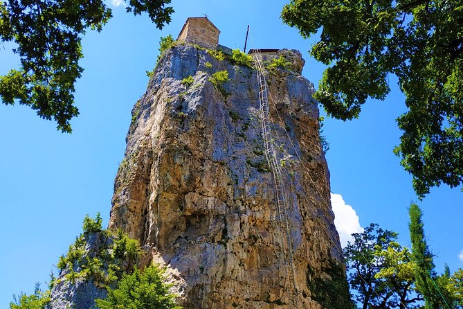 Tour to Katskhi Pillar&Chiatura from Tbilisi (Mghvimevi,Cableway, Ubisa,Tsitska) - Wine tasting and khachapuri: the included break that actually matters