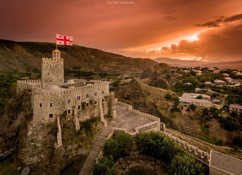 Vardzia. Lake Paravani, Khertvisi & Lomsia castle, Rabati - Vardzia cave city: guided time turns stone into meaning
