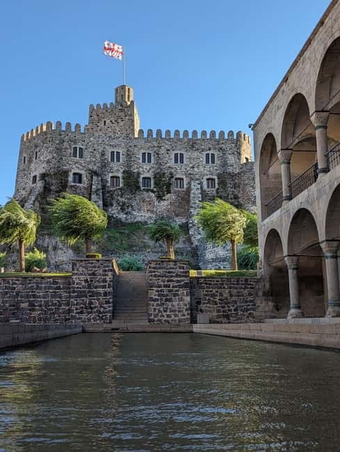 Vardzia. Lake Paravani, Khertvisi & Lomsia castle, Rabati - Rabati Castle near Lomsia: an entire complex, not just a wall