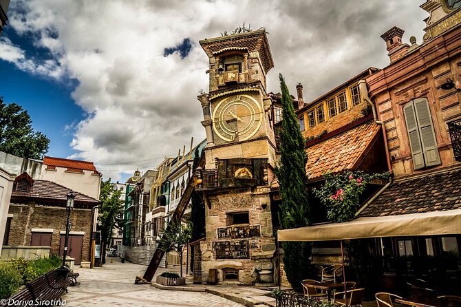 Walking City Tour in Tbilisi - Old Town lanes, balconies, and Frida’s Cafe for smart photos