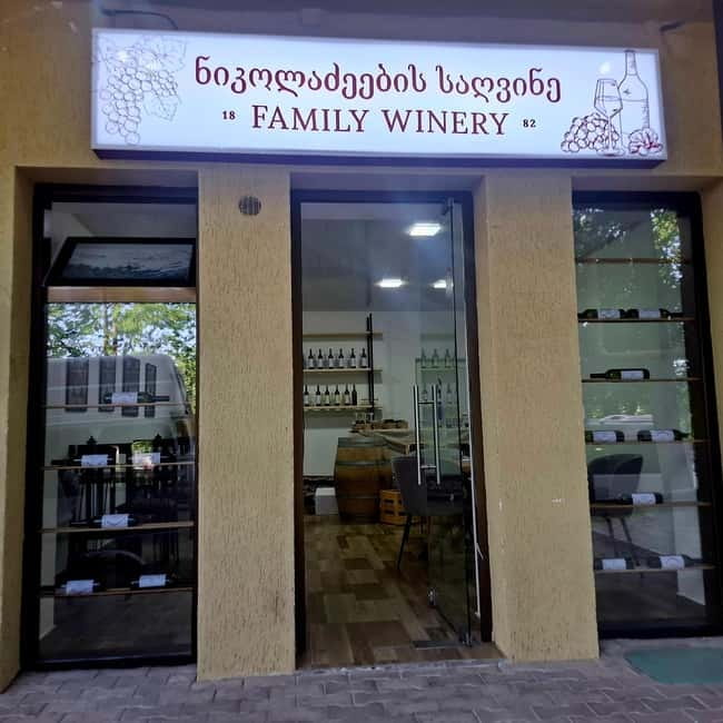 Wine Tour by Winemaker - Food and pacing: how to enjoy 7 samples without rushing